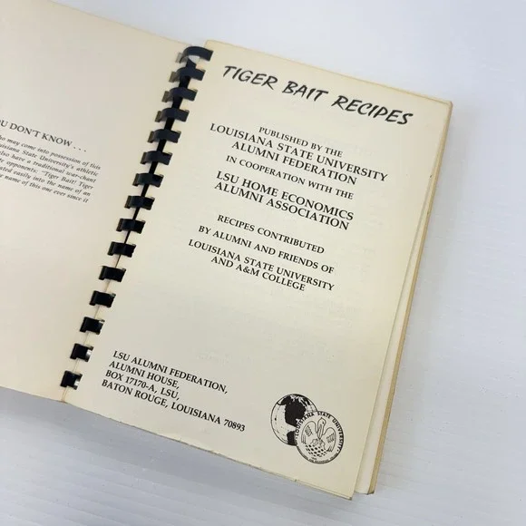 Louisiana Tiger Bait Cajun Creole Cookbook LSU 1976 Alumni 1st Ed Print Clean - Picture 5 of 11